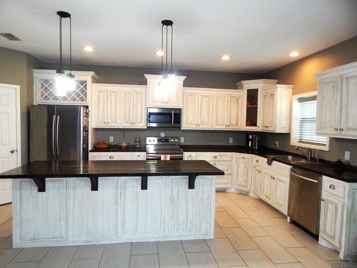 Property Photo:  318 Palm Rd  TX 75755 