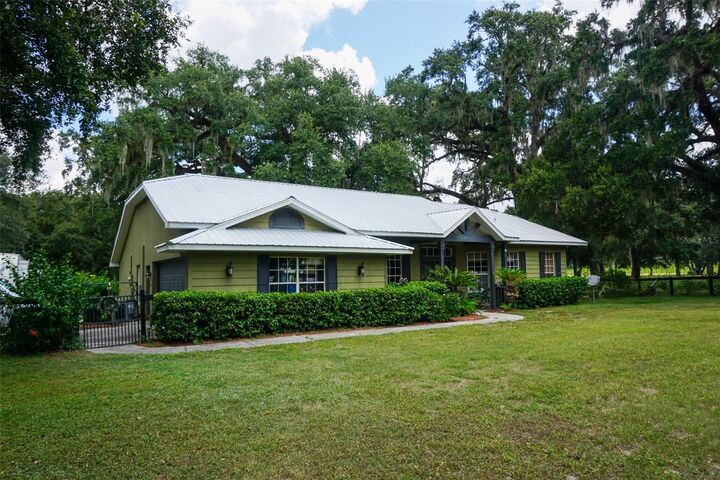 Property Photo: 4457 Cr 542H FL 33513