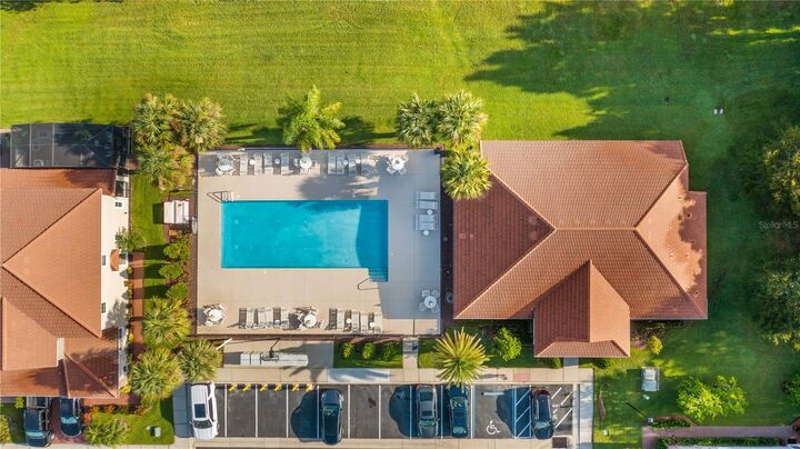 Property Photo: 417 Livorno Way FL 32771