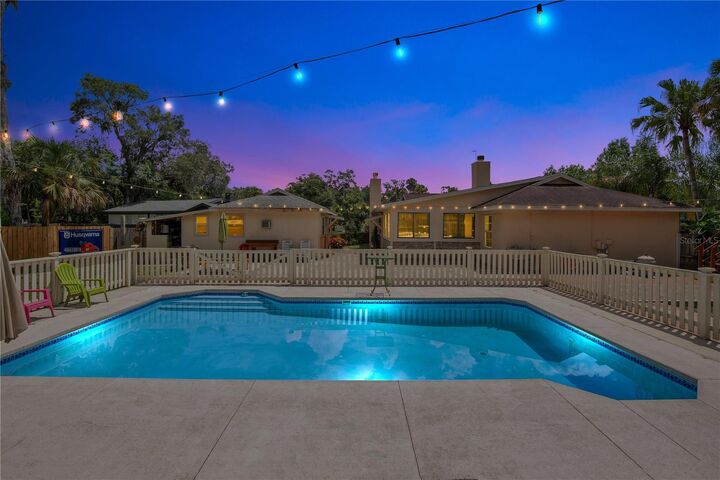 Property Photo: 403 W French Avenue FL 32763