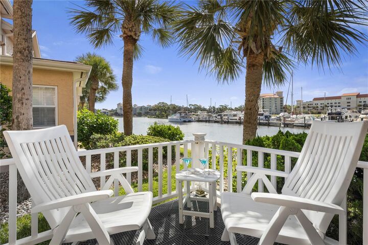 Property Photo:  4 Marina Point Place  FL 32137 