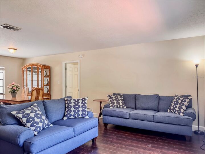 Property Photo:  2507 Creekview Circle  FL 32765 