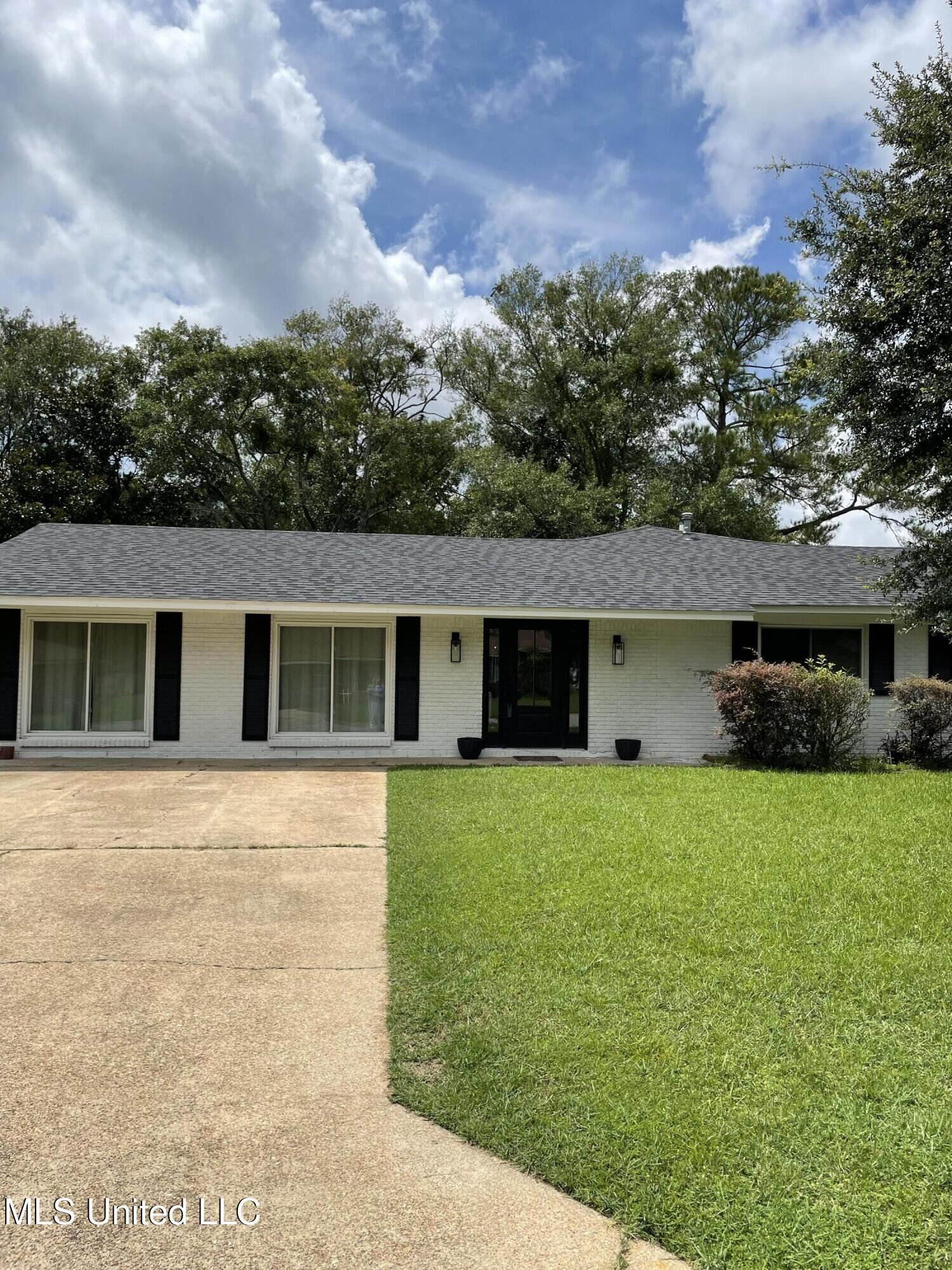 Property Photo:  100 Hunter Drive  MS 39564 