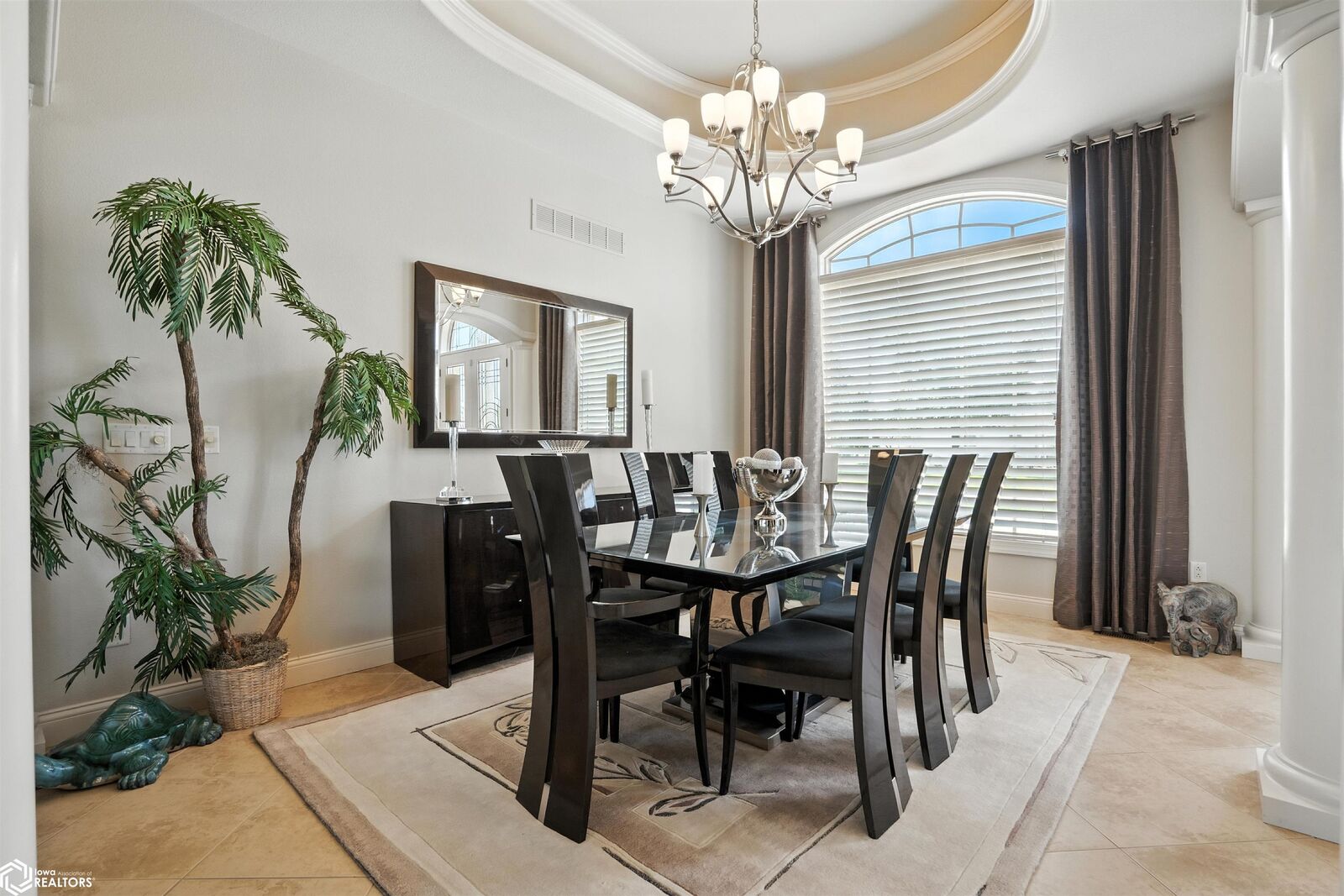 Property Photo: 5632 Clubhouse Drive IA 52601