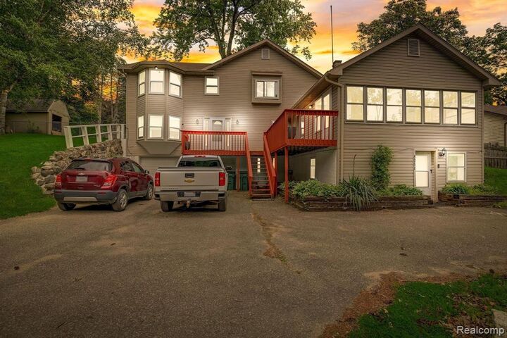 8954 Woodlawn Avenue  Clarkston MI 48348 3480 photo