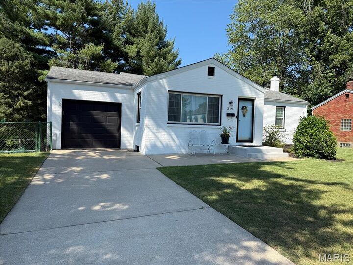 Property Photo:  319 Lindenwood Boulevard  IL 62002 