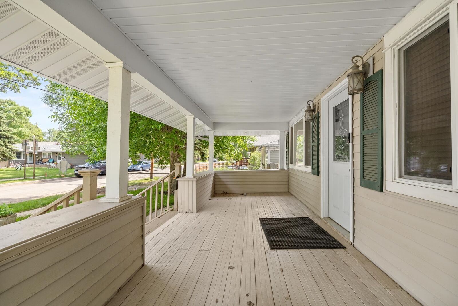 Property Photo:  106 8th St SE  ND 58701 