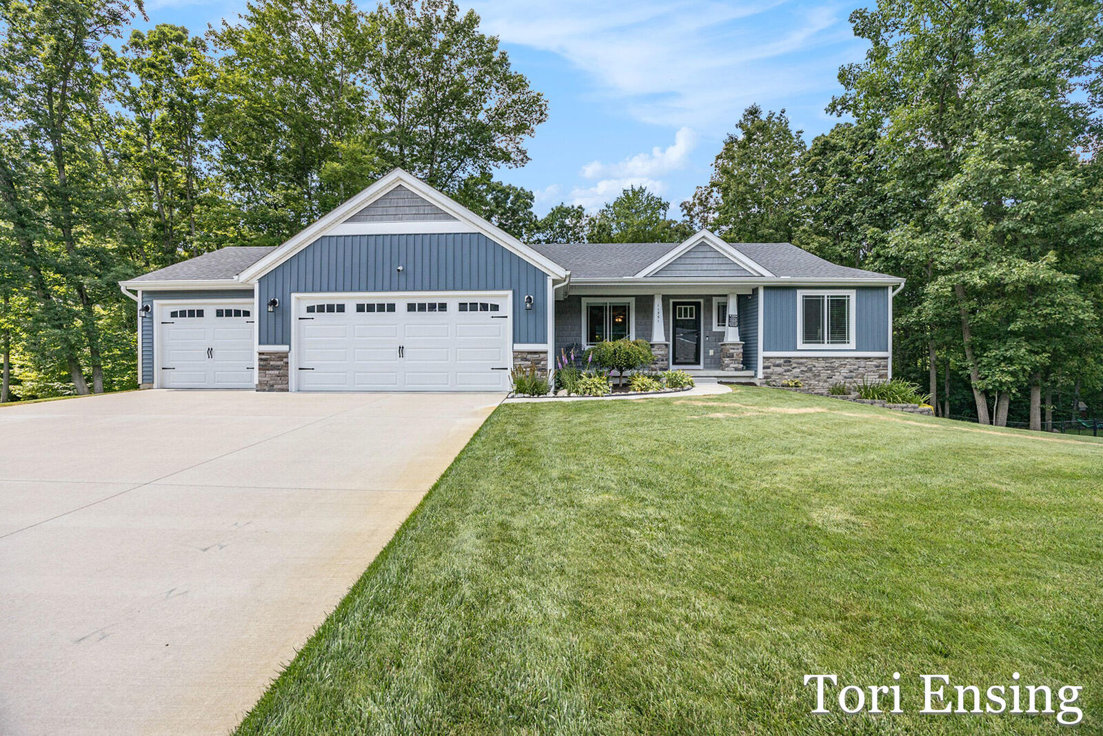 Property Photo:  11751 Hardwood Ridge Drive NE  MI 49345 