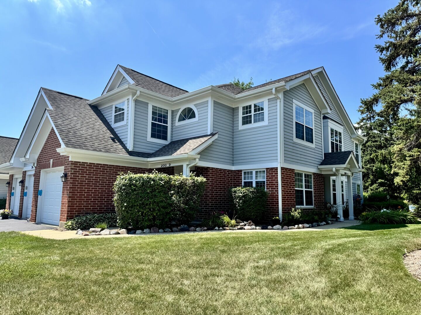 Property Photo: 200 Chesterfield Court D IL 60193