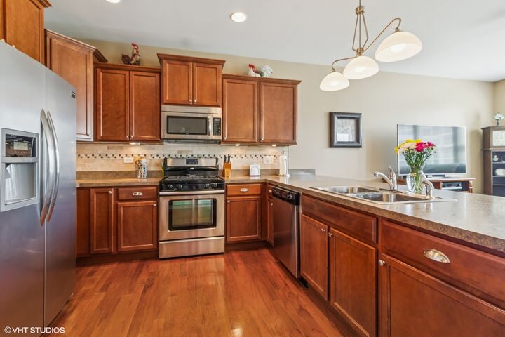 Property Photo:  636 Flag Drive  IL 60404 