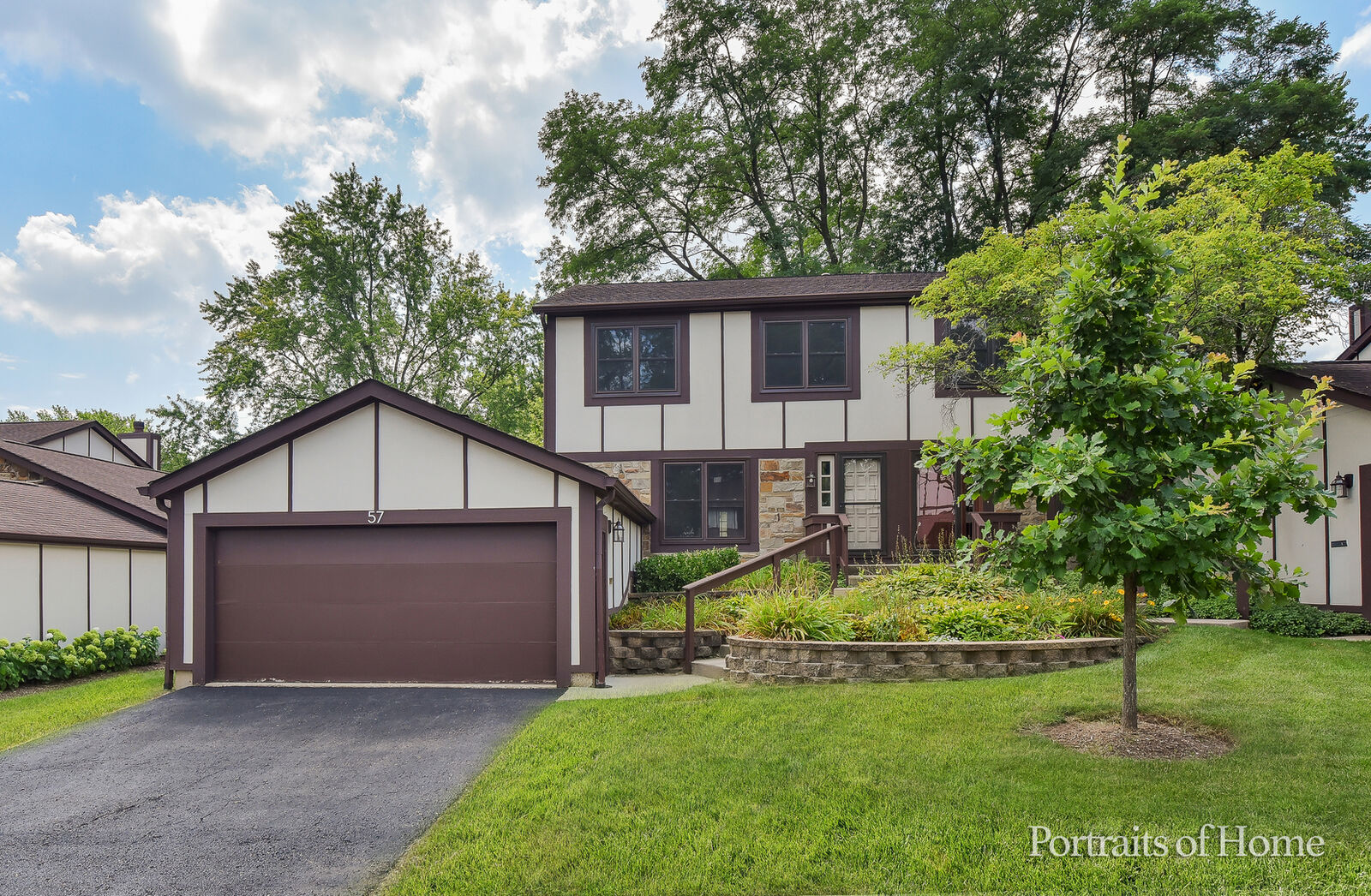 Property Photo:  57 White Oak Circle  IL 60174 
