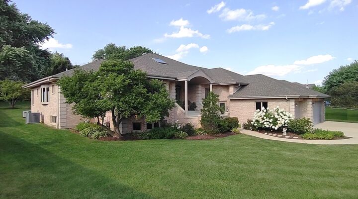426 E Niagara Avenue  Schaumburg IL 60193 photo
