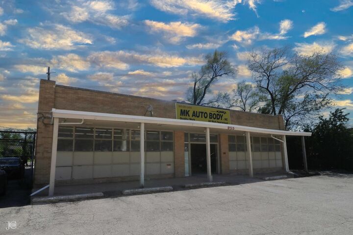 Property Photo:  955 Rand Road  IL 60016 