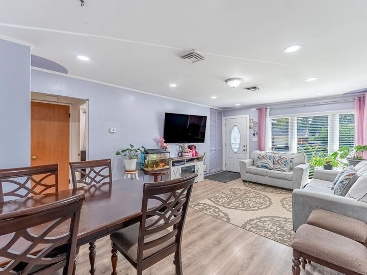 Property Photo: 920 Suffolk Avenue IL 60154