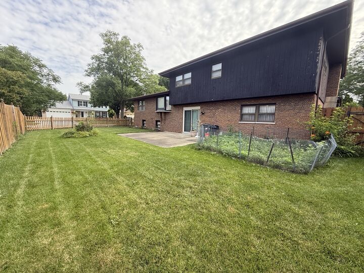 Property Photo:  
