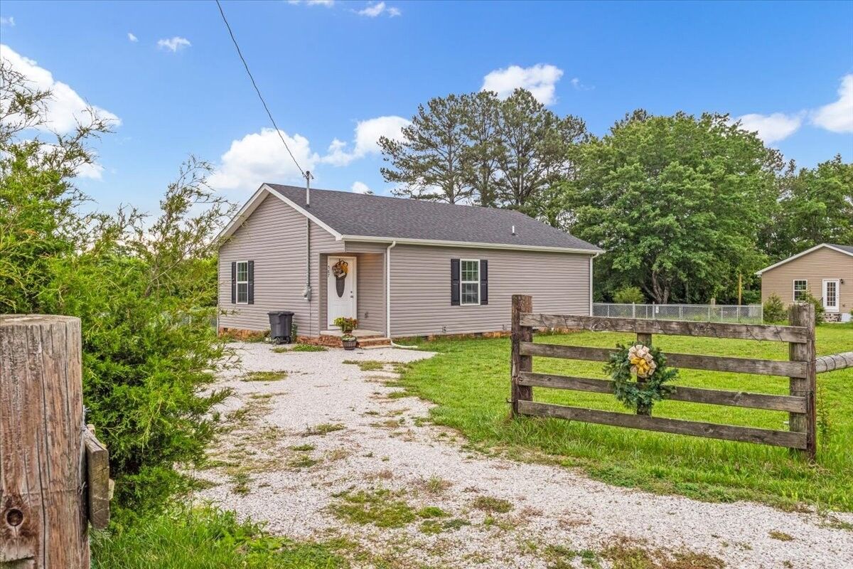 Property Photo: 587 Mason Everette Rd TN 37306