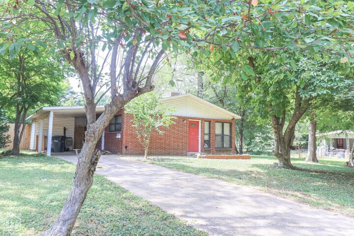 Property Photo: 2301 Glenwood AR 72401