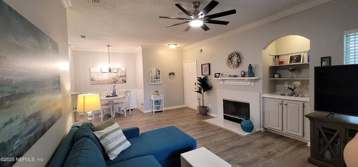 Property Photo: 10000 Gate Parkway N 1722 FL 32246