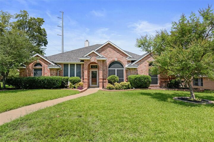 Property Photo: 1010 Westgate Drive TX 75442
