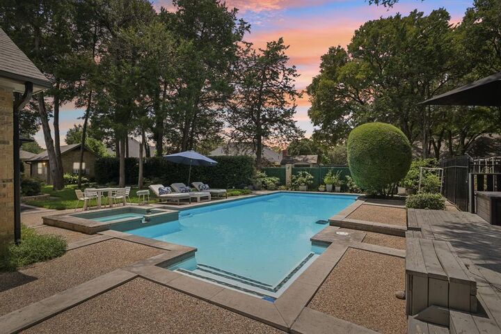 Property Photo: 1747 Crescent Lane TX 75137