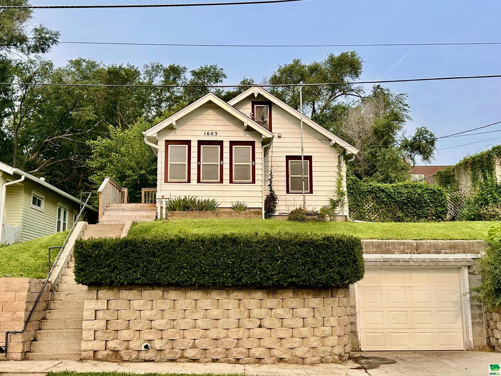 Property Photo:  1603 S Saint Aubin Street  IA 51106 