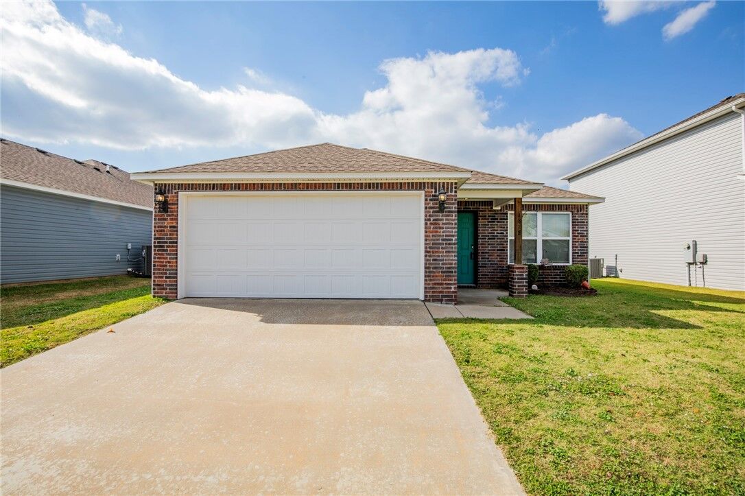 Property Photo: 4878 W Hoover Loop AR 72704