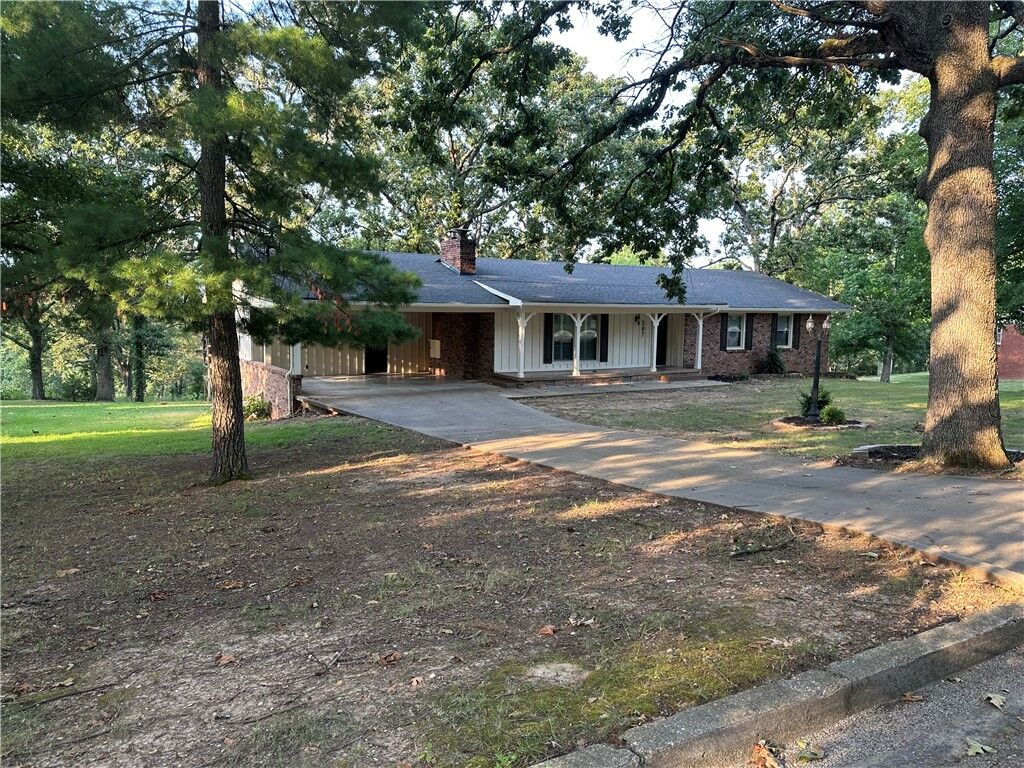 Property Photo: 207 Pleasant Avenue AR 72616