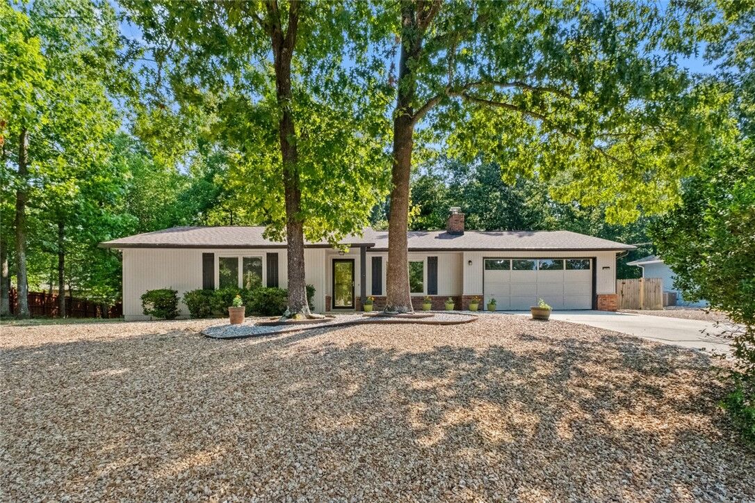 Property Photo:  7 Kenilworth Drive  AR 72714 