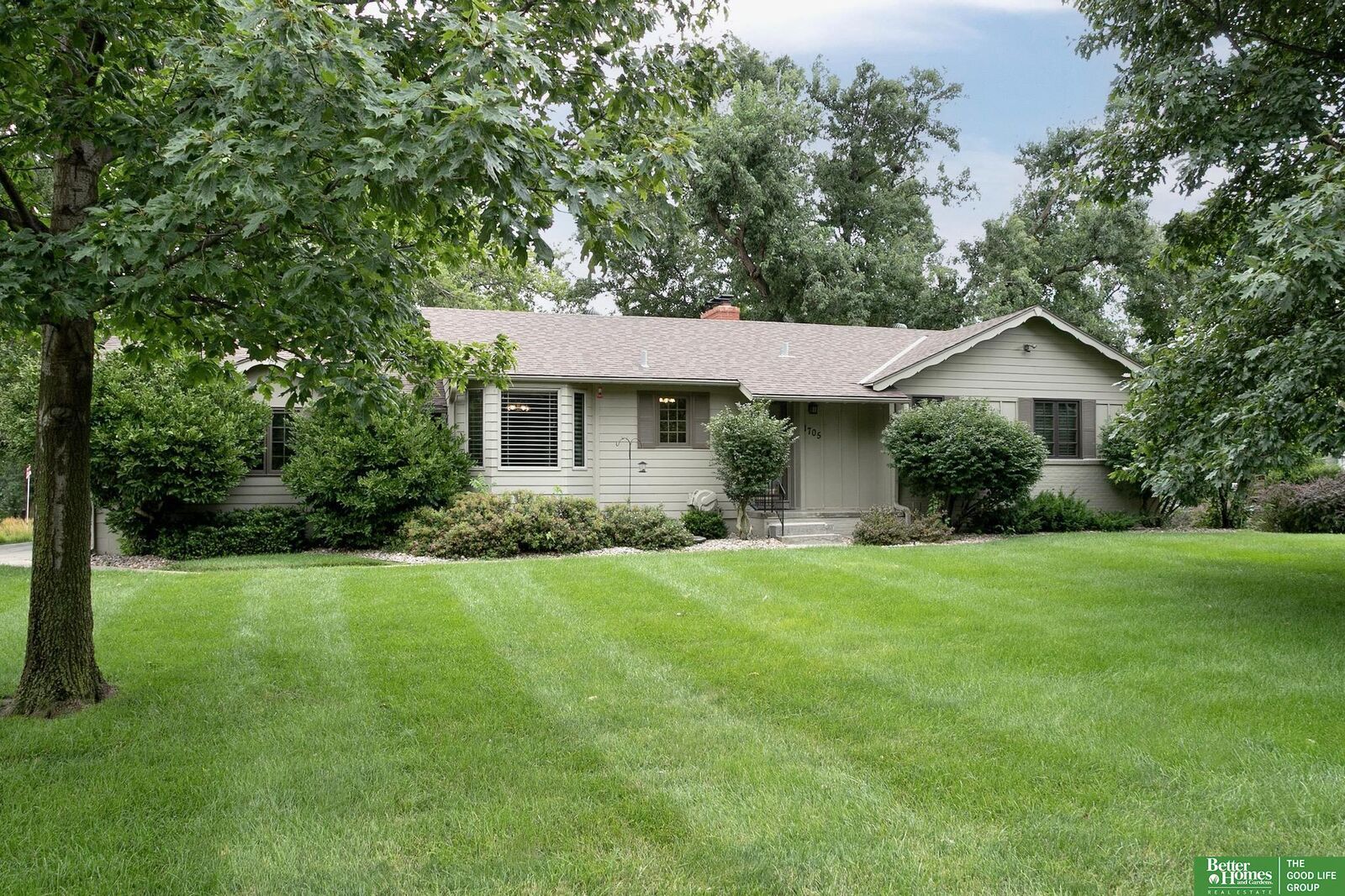 Property Photo: 1705 S 116th Street NE 68144