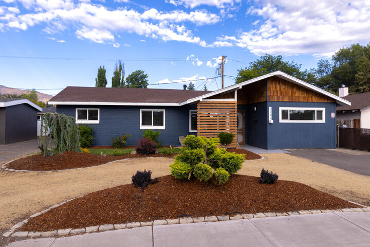 Property Photo: 1121 Washburn Way OR 97603