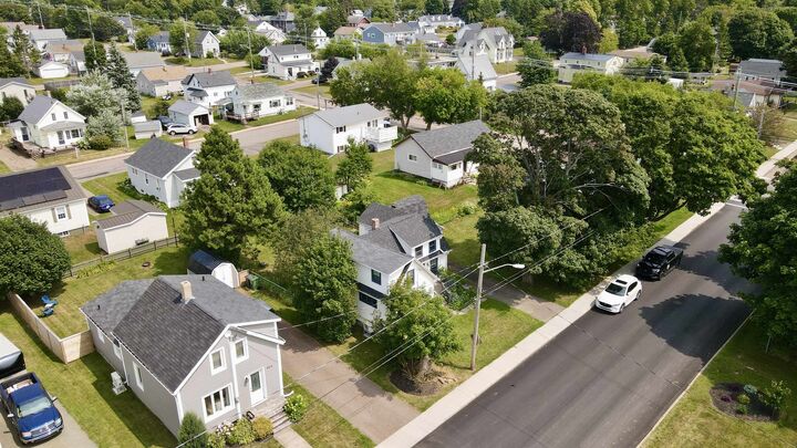 Property Photo: 407 Willow Avenue PE C1N 2B4