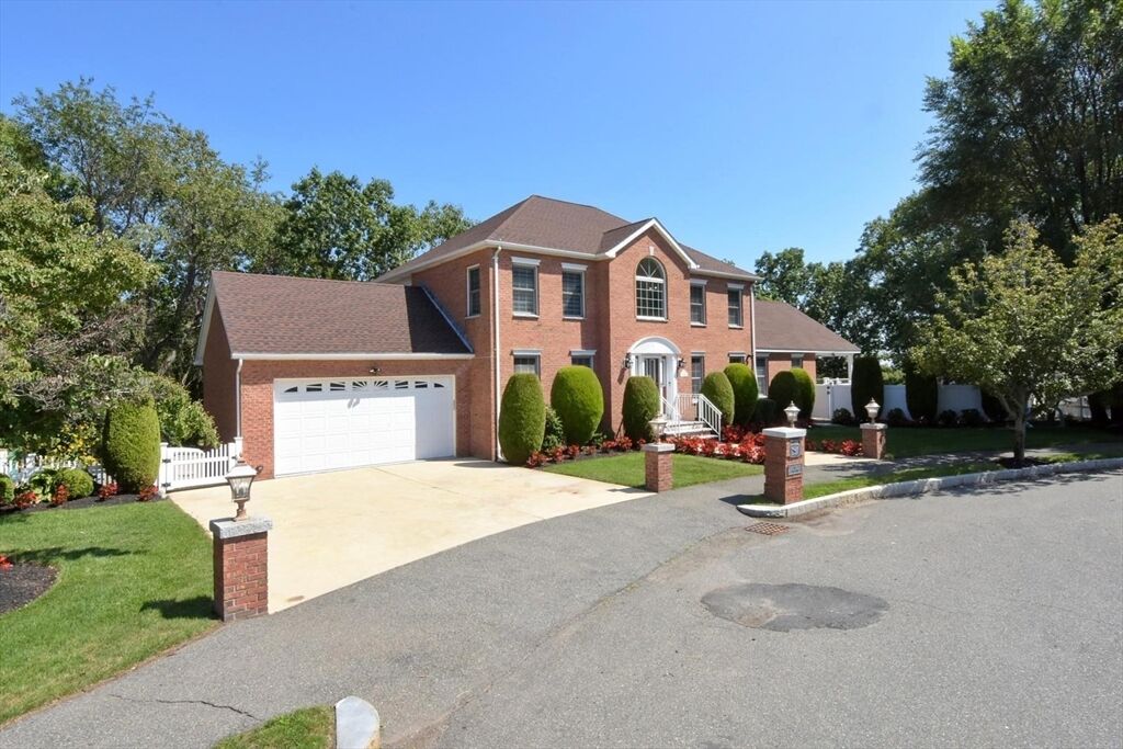Property Photo:  6 Lisa Ln  MA 01906 