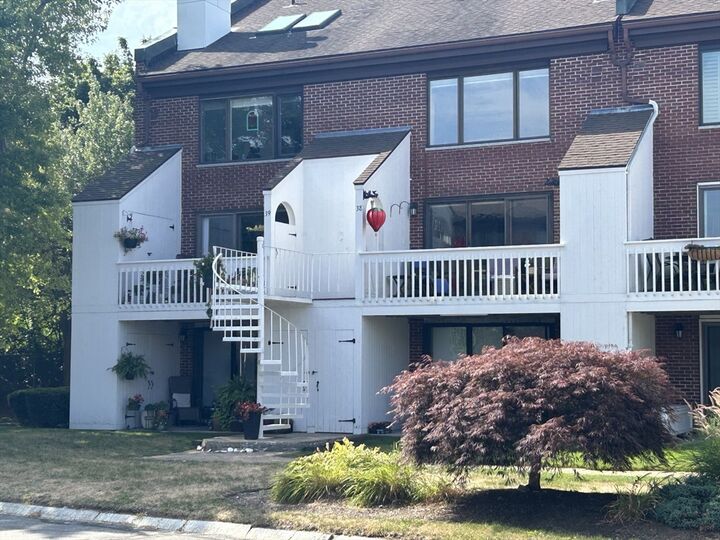 Property Photo:  126 Merrimac Street 37  MA 01950 