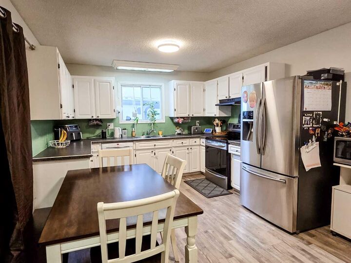 Photo de la propriété: 5230 15 Avenue AB T7E 1H2