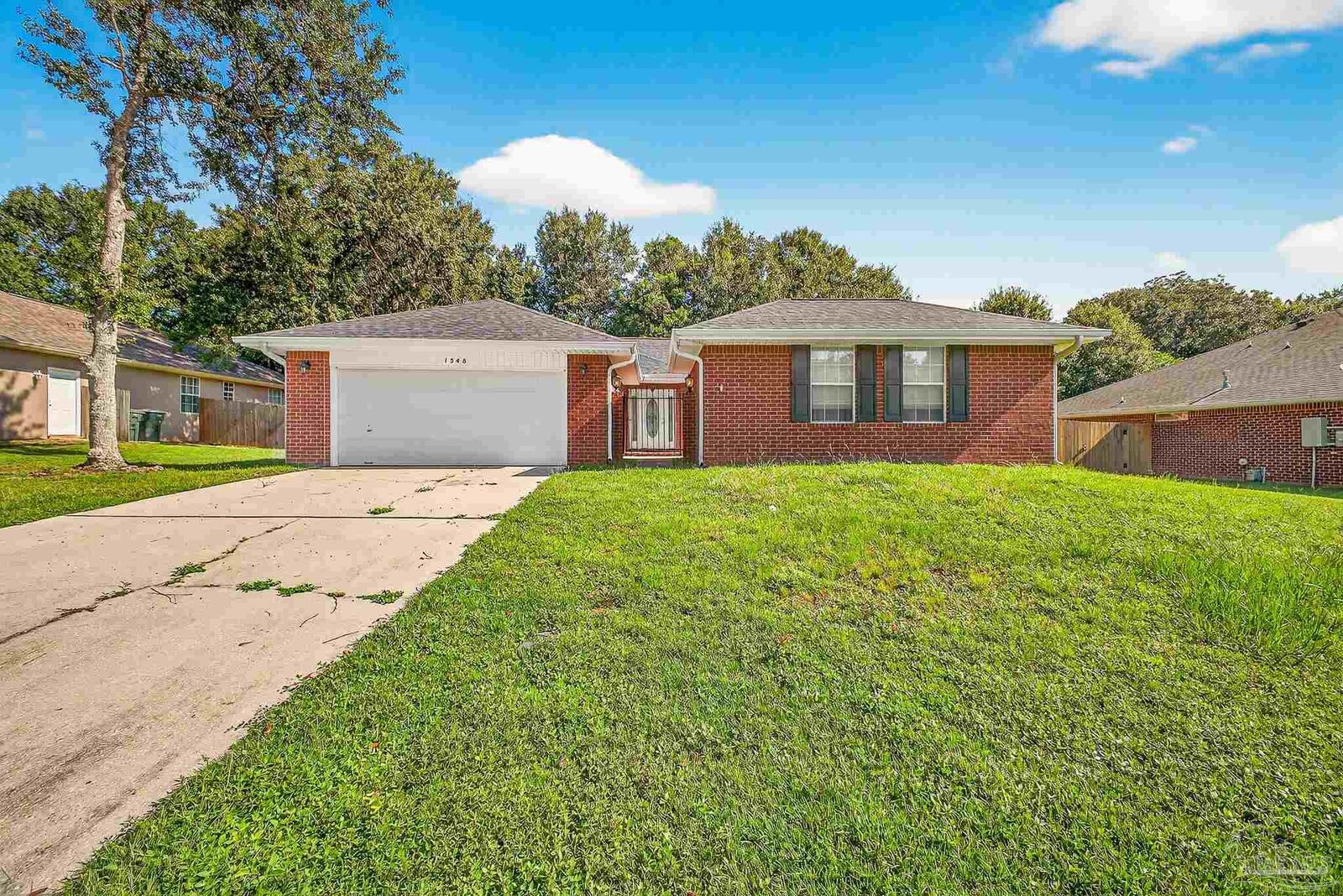 Property Photo: 1548 Pelican Pt Dr FL 32533