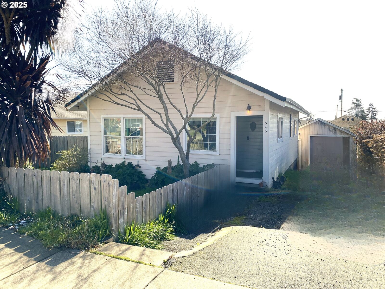 Property Photo: 543 Spruce St OR 97415