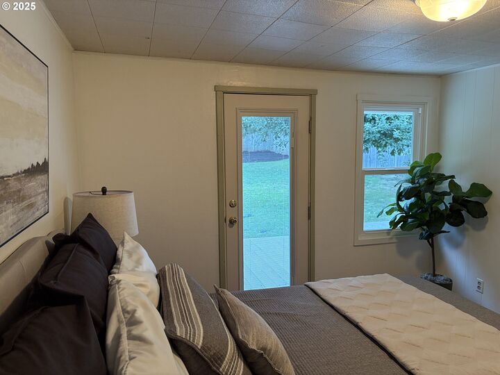 Property Photo: 1730 Augusta St OR 97403