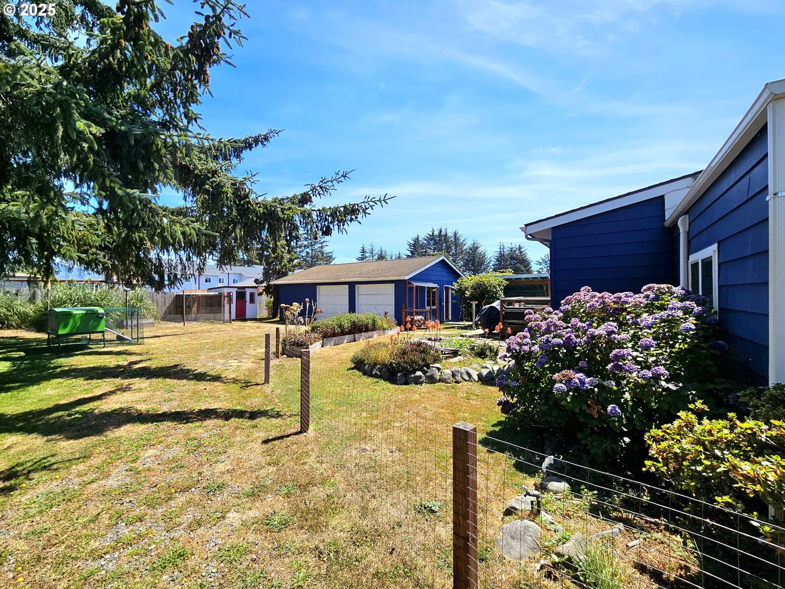 Property Photo: 434 Arnold Ln OR 97415