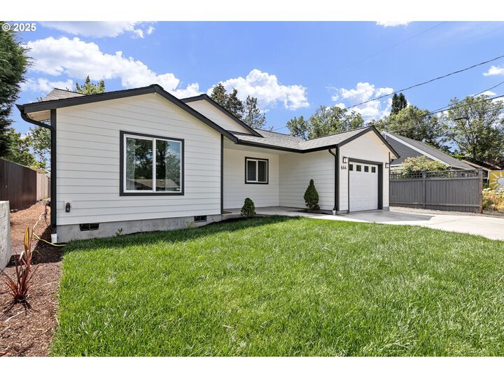 Property Photo:  644 W 18th Ave  OR 97402 