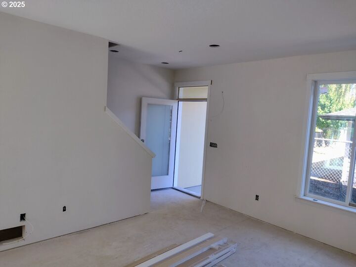 Property Photo:  8355 N Newman Ave  OR 97203 
