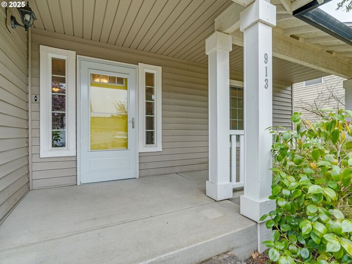 Property Photo: 913 NW 16th Ct WA 98604