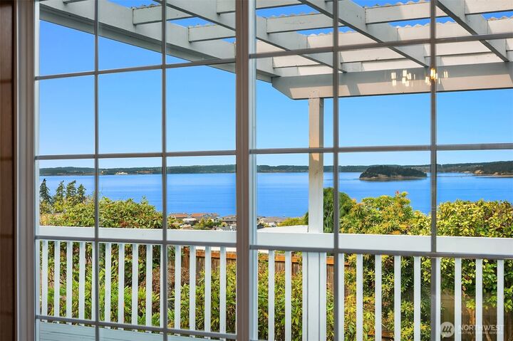 Property Photo: 1021 N Sunset Drive WA 98282