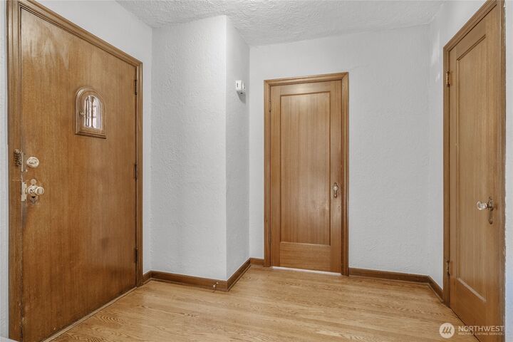 Property Photo: 1015 NE 71st Street WA 98115