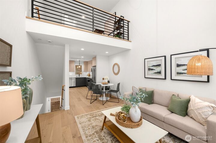 Property Photo:  222 D  10th Avenue E  WA 98102 