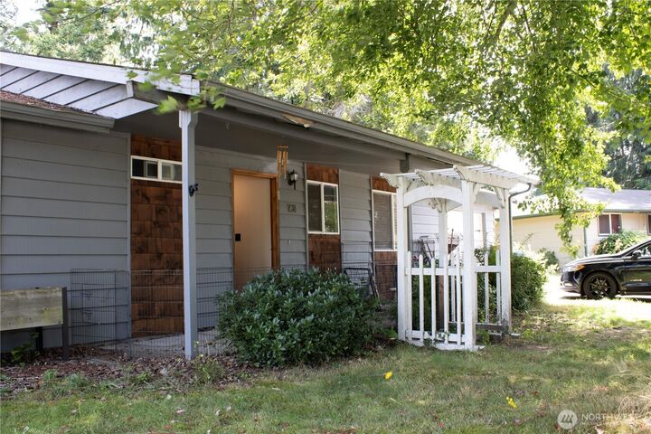 Property Photo:  1011  Calkin Place  WA 98284 