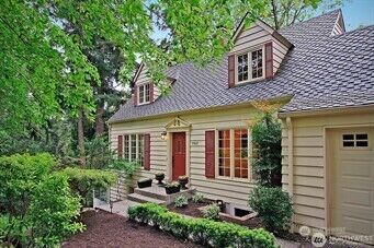 Property Photo:  10607 NE 110th Street  WA 98033 