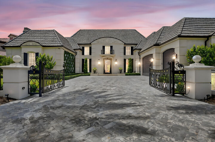 Property Photo:  377 E Coconut Palm Road  FL 33432 