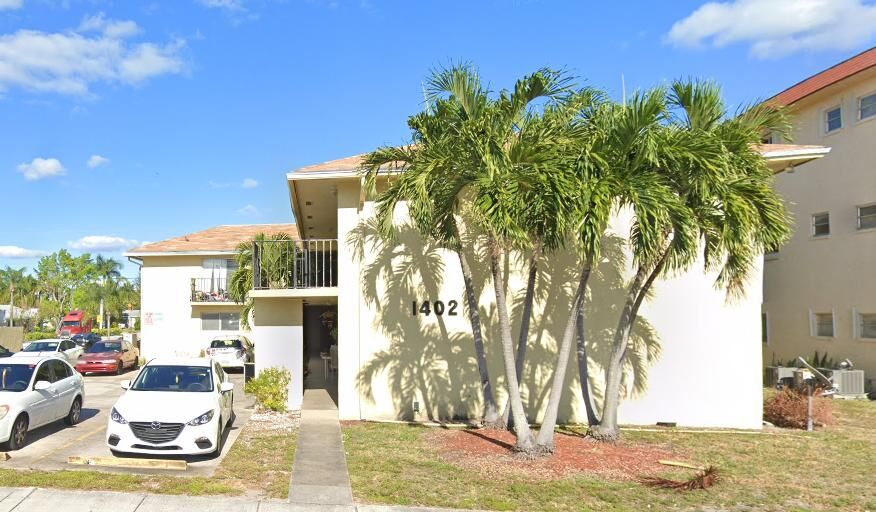 Property Photo: 1402 S Federal Highway 46 FL 33460
