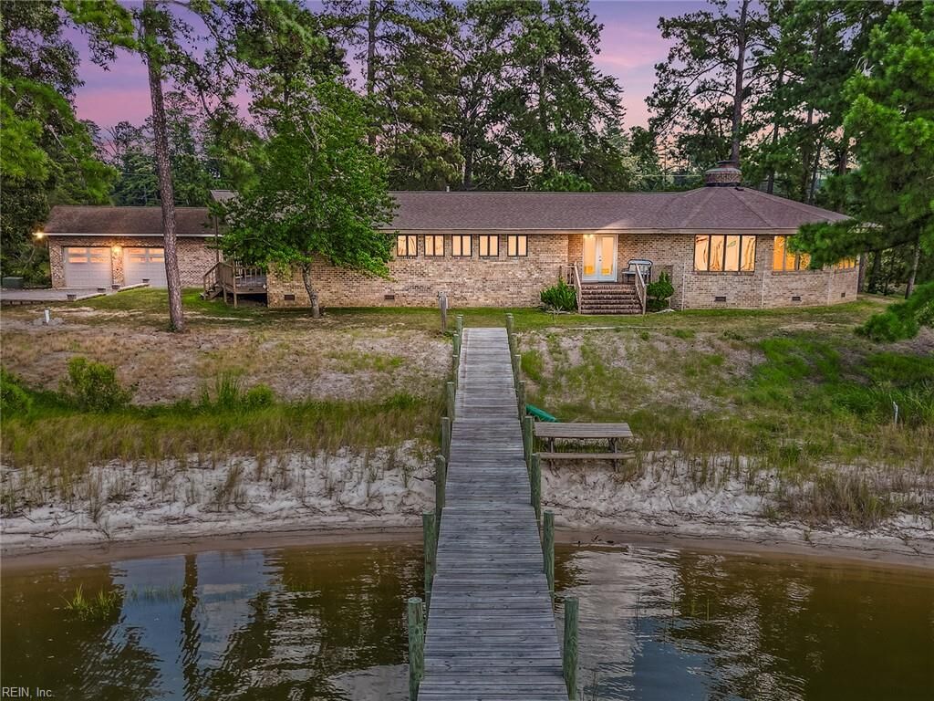 Property Photo: 5414 York Haven Ln VA 23061