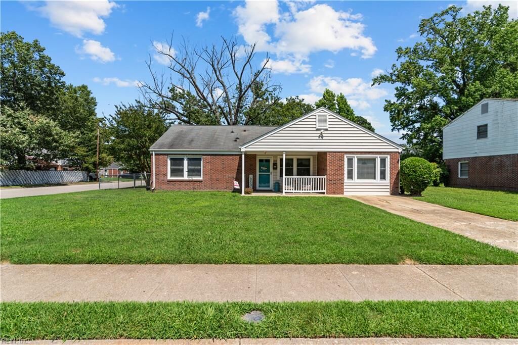 Property Photo:  618 Essex Park  VA 23669 